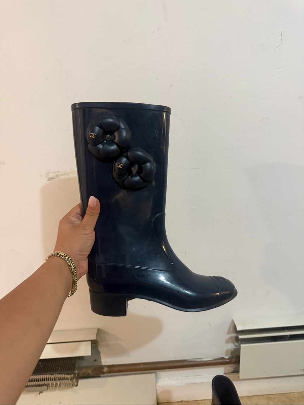 Chanel navy rain boots with Camillah flower accents - Picture 5 of 8